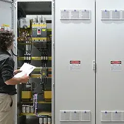 Bancos de capacitores y filtros de armónicas. Baja tensión.