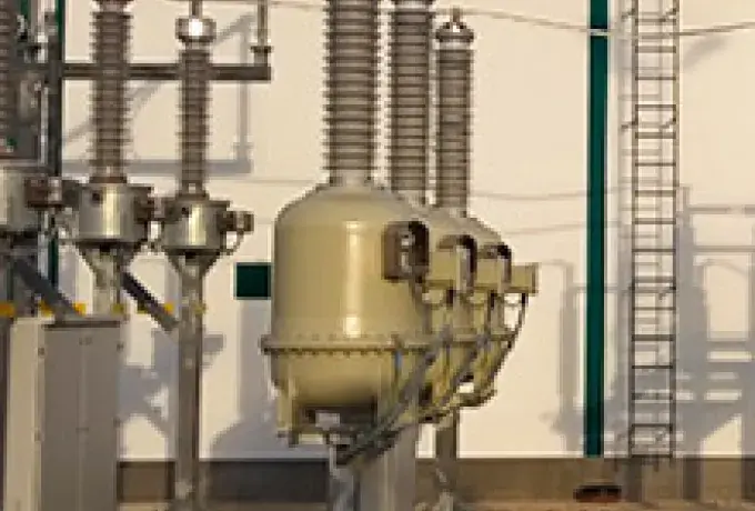Transformadores tensión servicios auxiliares - Power voltage transformers